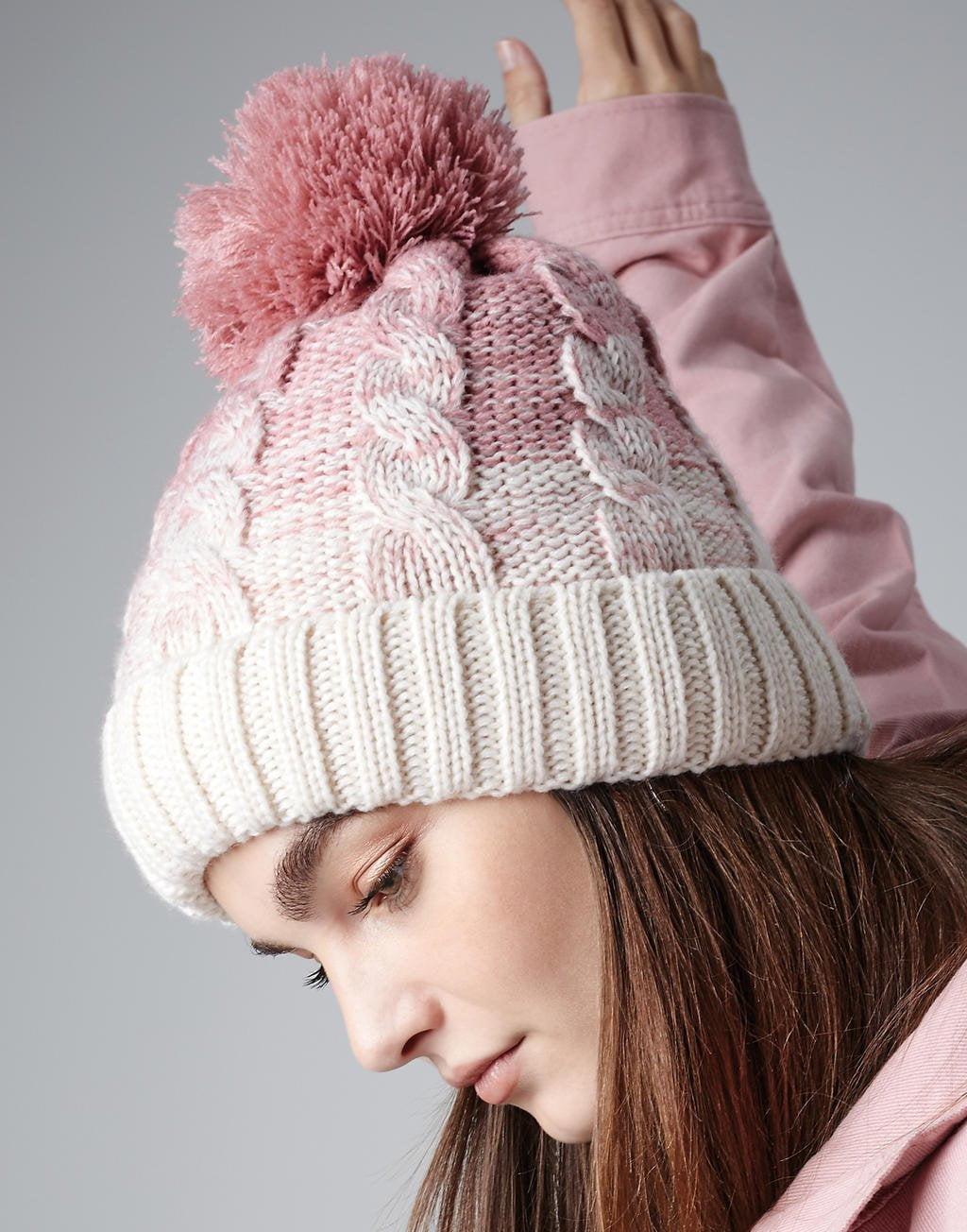 beechfield_b459_dusky-pink_off-white_lifestyle