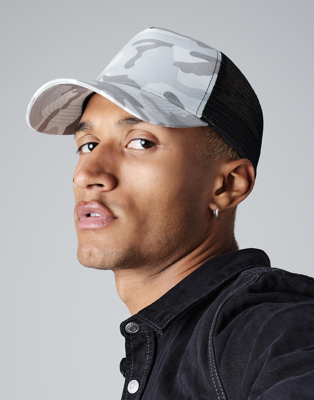 beechfield_b694_arctic-camo_lifestyle