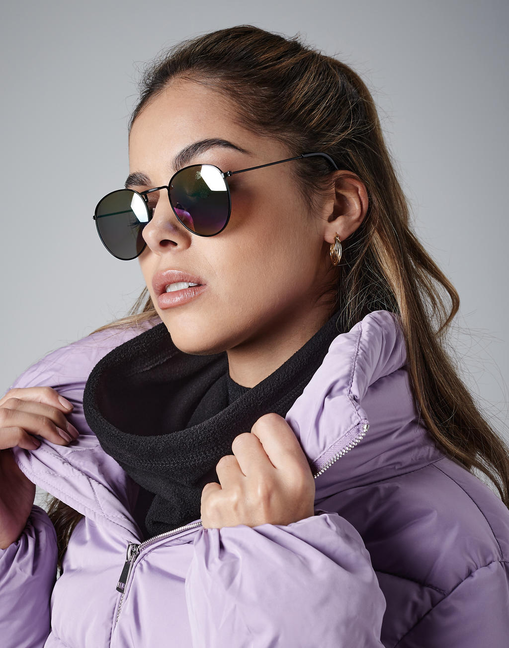 beechfield_b285_black_lifestyle