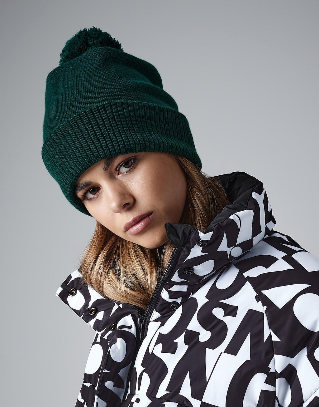 beechfield_b439_bottle-green_lifestyle