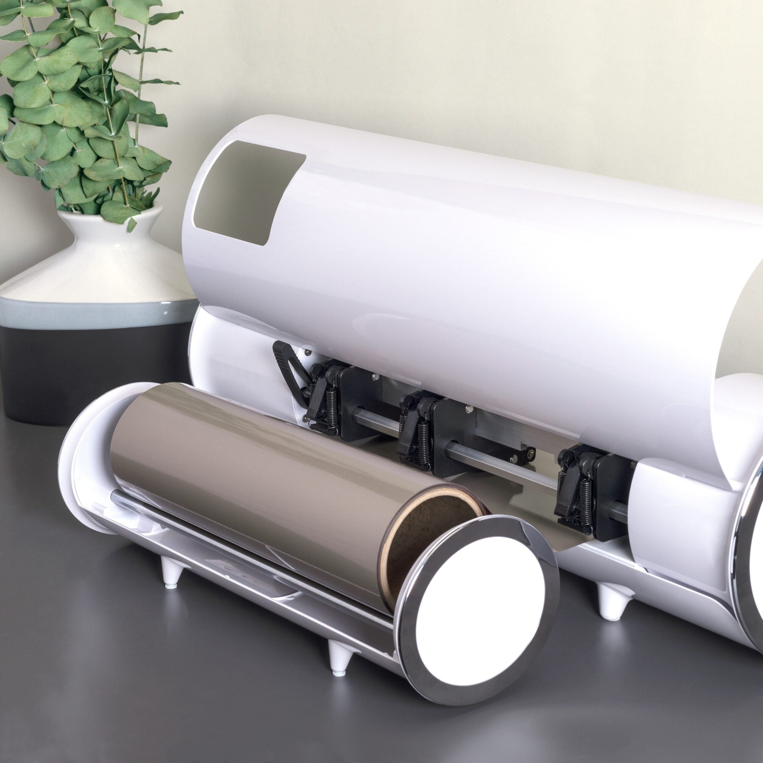 Juliet Roll Holder - Lifestyle