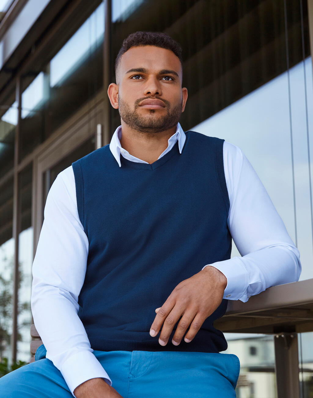 Russell Collection Adults’ V-Neck Sleeveless Knitted Pullover